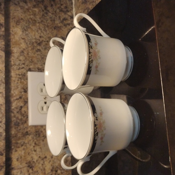 Crown Ming Jian Shiang Cups - Picture 1 of 8